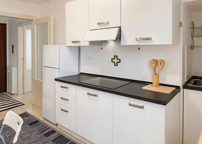 Elegante Bilocale A Metro E Relax